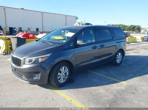 KNDMB5C16G6159514 2016 KIA SEDONA - Image 2