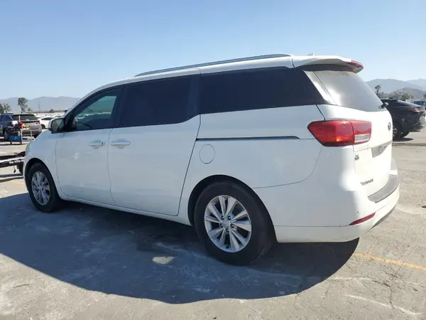 KNDMB5C16G6160176 2016 KIA SEDONA - Image 2