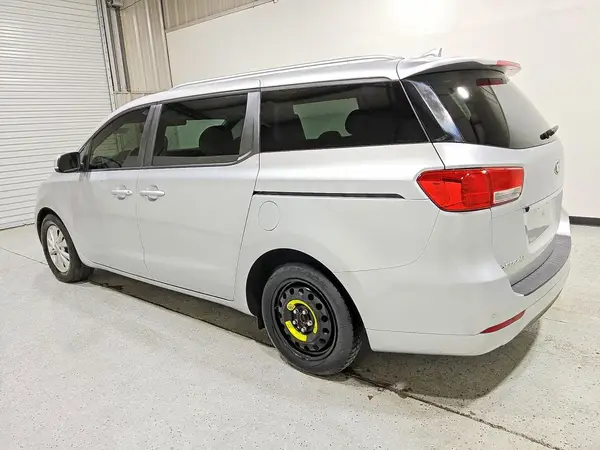 KNDMB5C16G6174191 2016 KIA SEDONA - Image 2