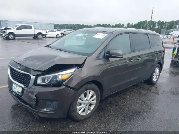 KNDMB5C16G6175826 2016 KIA SEDONA - Image 2