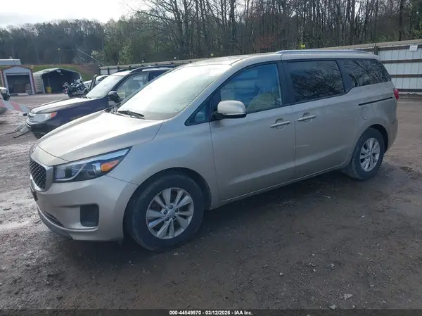 KNDMB5C16G6189449 2016 KIA SEDONA - Image 2