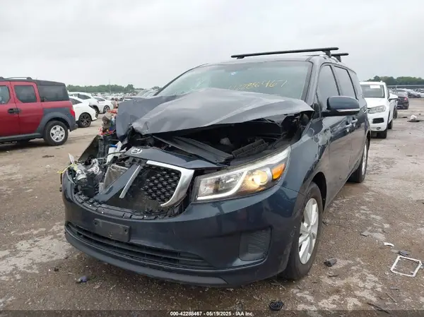 KNDMB5C16G6196725 2016 KIA SEDONA - Image 2