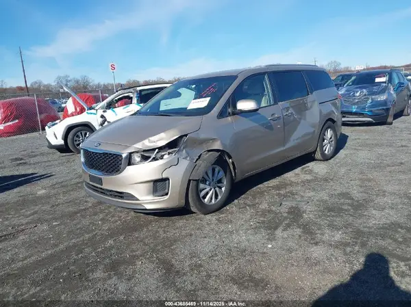 KNDMB5C16G6199947 2016 KIA SEDONA - Image 2