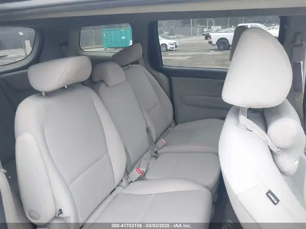 KNDMB5C16H6220040 2017 KIA SEDONA - Image 8