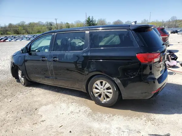 KNDMB5C16H6226811 2017 KIA SEDONA - Image 2