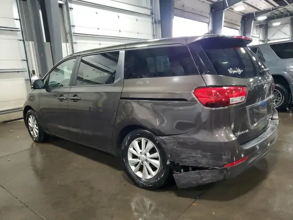 KNDMB5C16H6228848 2017 KIA SEDONA - Image 2