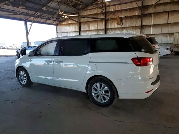 KNDMB5C16H6230857 2017 KIA SEDONA - Image 2