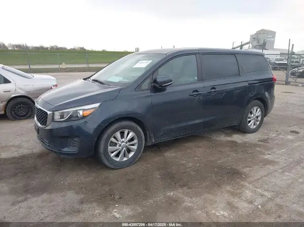 KNDMB5C16H6231894 2017 KIA SEDONA - Image 2