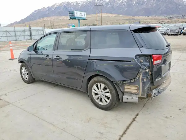 KNDMB5C16H6233922 2017 KIA SEDONA - Image 2