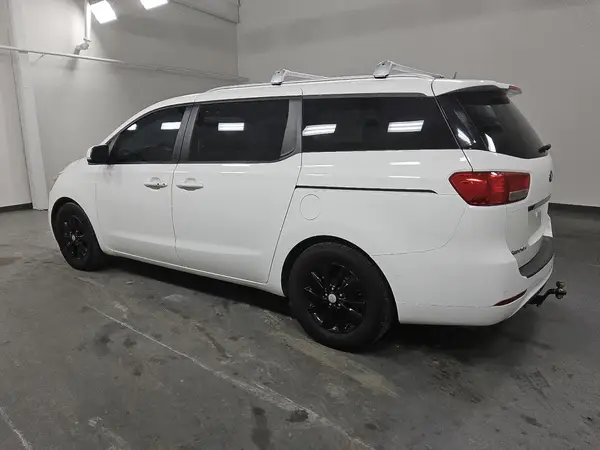 KNDMB5C16H6237145 2017 KIA SEDONA - Image 2