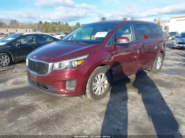 KNDMB5C16H6237887 2017 KIA SEDONA - Image 2