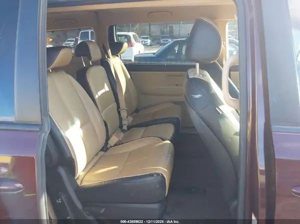 KNDMB5C16H6237887 2017 KIA SEDONA - Image 8