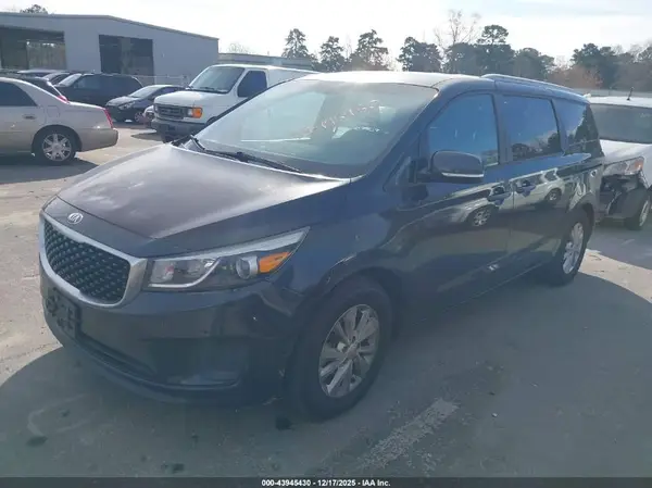 KNDMB5C16H6238960 2017 KIA SEDONA - Image 2