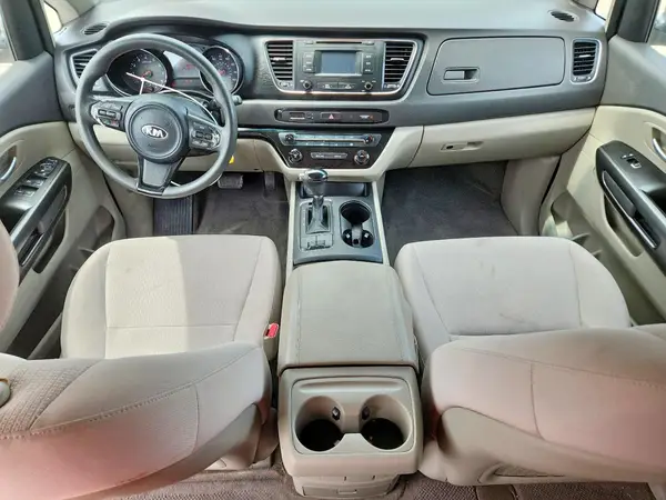 KNDMB5C16H6241163 2017 KIA SEDONA - Image 8