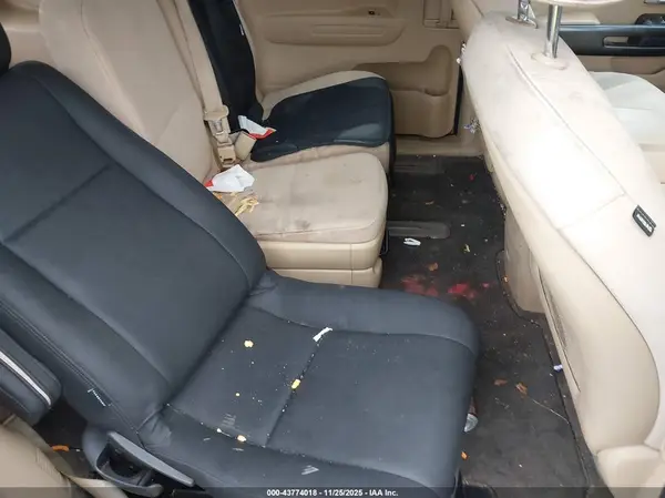 KNDMB5C16H6241244 2017 KIA SEDONA - Image 8