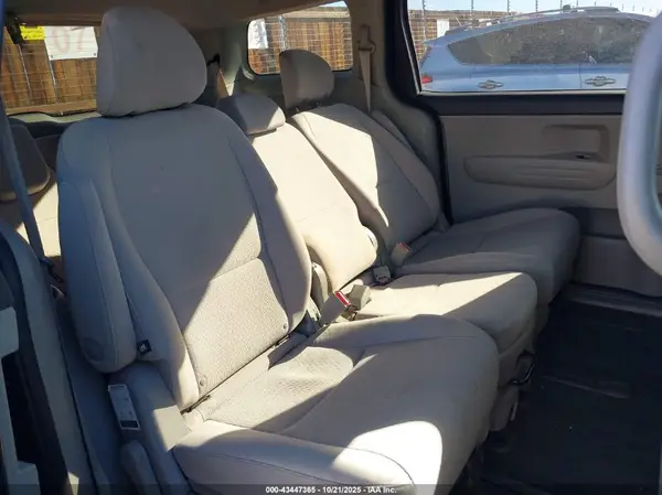 KNDMB5C16H6245343 2017 KIA SEDONA - Image 8