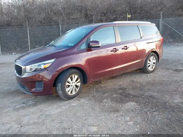 KNDMB5C16H6247657 2017 KIA SEDONA - Image 2