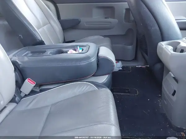 KNDMB5C16H6247657 2017 KIA SEDONA - Image 8