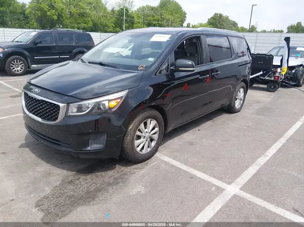 KNDMB5C16H6253894 2017 KIA SEDONA - Image 2