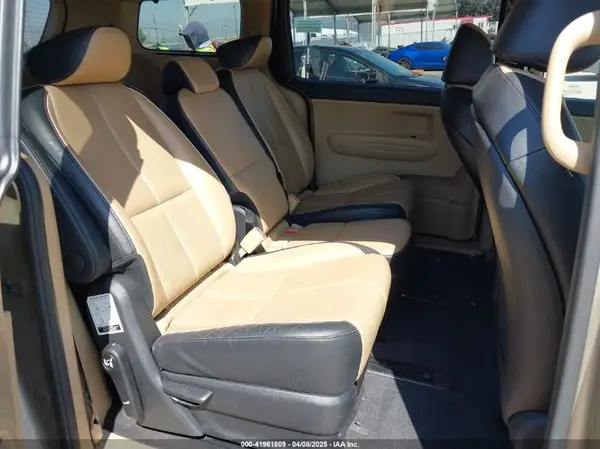 KNDMB5C16H6254544 2017 KIA SEDONA - Image 8