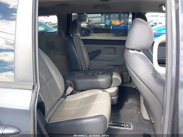 KNDMB5C16H6265656 2017 KIA SEDONA - Image 8