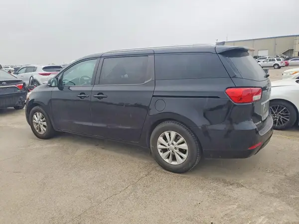 KNDMB5C16H6266029 2017 KIA SEDONA - Image 2