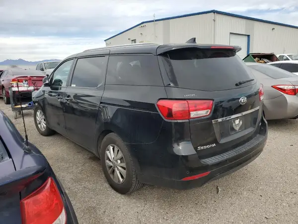 KNDMB5C16H6266032 2017 KIA SEDONA - Image 2