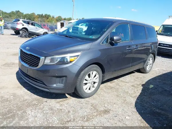 KNDMB5C16H6269447 2017 KIA SEDONA - Image 2