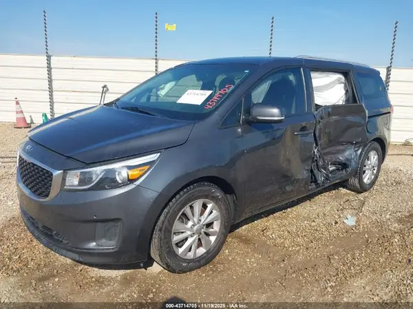 KNDMB5C16H6281193 2017 KIA SEDONA - Image 2