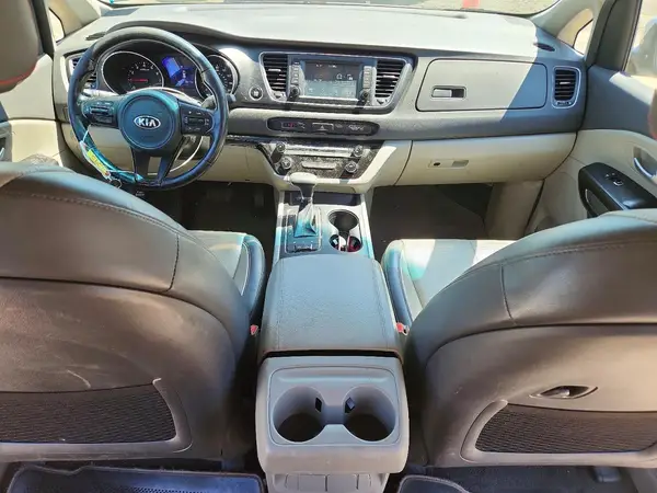 KNDMB5C16H6281923 2017 KIA SEDONA - Image 8
