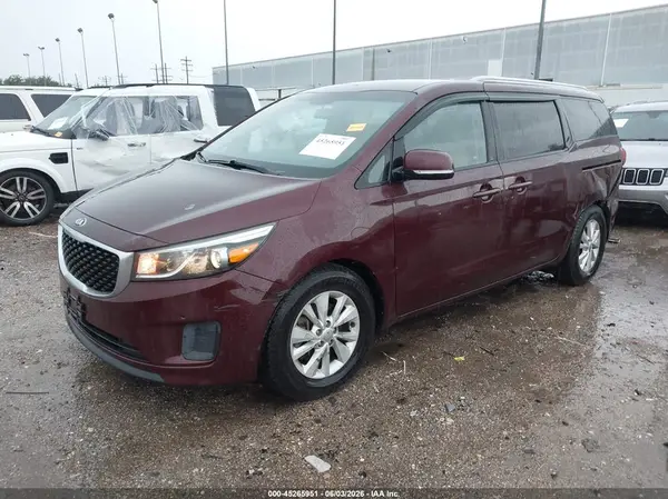 KNDMB5C16H6284675 2017 KIA SEDONA - Image 2