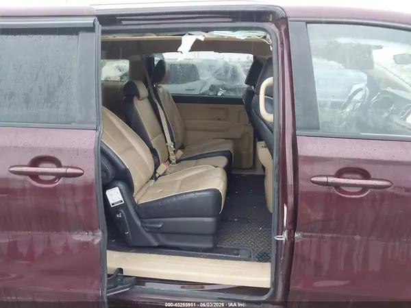 KNDMB5C16H6284675 2017 KIA SEDONA - Image 8