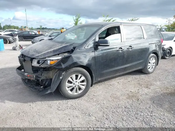 KNDMB5C16H6286670 2017 KIA SEDONA - Image 2