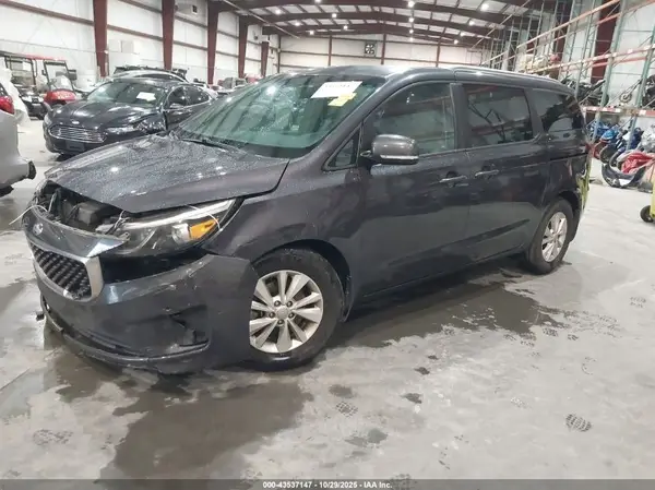 KNDMB5C16H6292596 2017 KIA SEDONA - Image 2