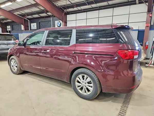 KNDMB5C16H6308506 2017 KIA SEDONA - Image 2