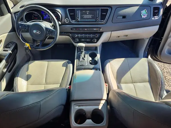 KNDMB5C16H6313768 2017 KIA SEDONA - Image 8