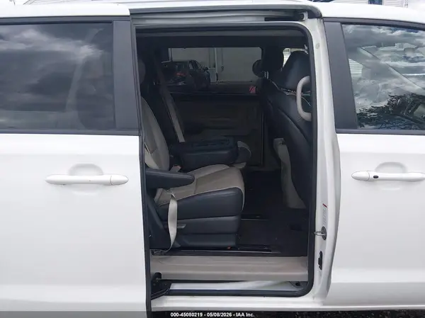 KNDMB5C16H6327038 2017 KIA SEDONA - Image 8