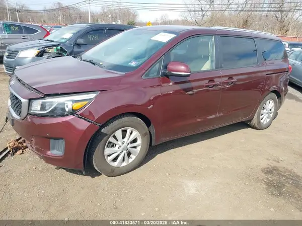 KNDMB5C16H6328514 2017 KIA SEDONA - Image 2