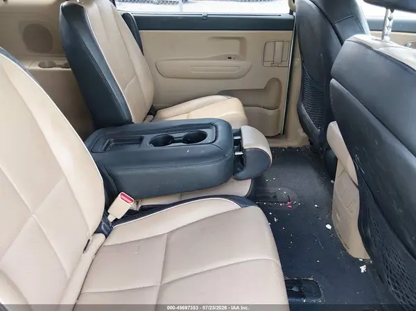 KNDMB5C16H6328772 2017 KIA SEDONA - Image 8