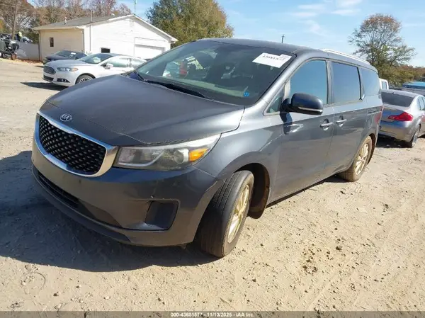 KNDMB5C16J6348557 2018 KIA SEDONA - Image 2