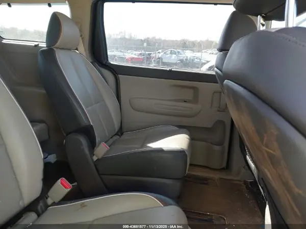 KNDMB5C16J6348557 2018 KIA SEDONA - Image 8