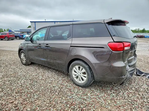 KNDMB5C16J6348607 2018 KIA SEDONA - Image 2