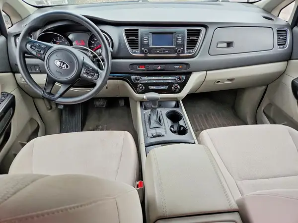 KNDMB5C16J6348607 2018 KIA SEDONA - Image 8