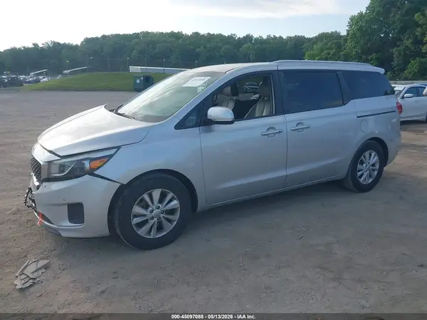 KNDMB5C16J6355637 2018 KIA SEDONA - Image 2
