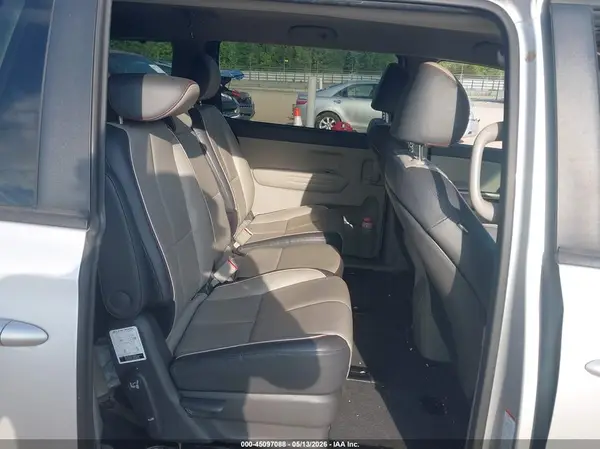 KNDMB5C16J6355637 2018 KIA SEDONA - Image 8