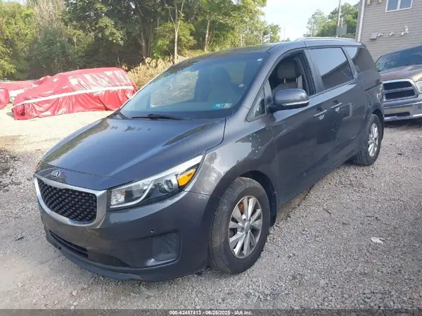 KNDMB5C16J6360546 2018 KIA SEDONA - Image 2