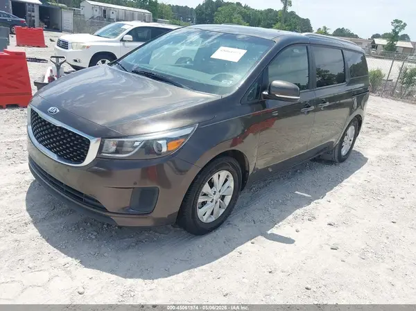 KNDMB5C16J6363432 2018 KIA SEDONA - Image 2