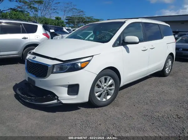 KNDMB5C16J6367710 2018 KIA SEDONA - Image 2