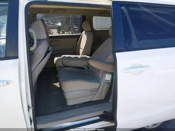 KNDMB5C16J6368307 2018 KIA SEDONA - Image 8