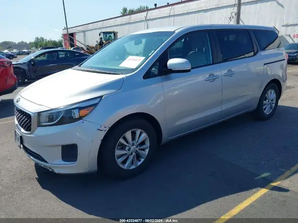 KNDMB5C16J6378271 2018 KIA SEDONA - Image 2
